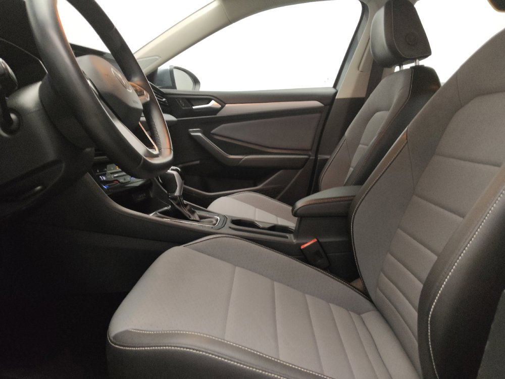 Used 2025 Volkswagen Jetta SE FWD image 17