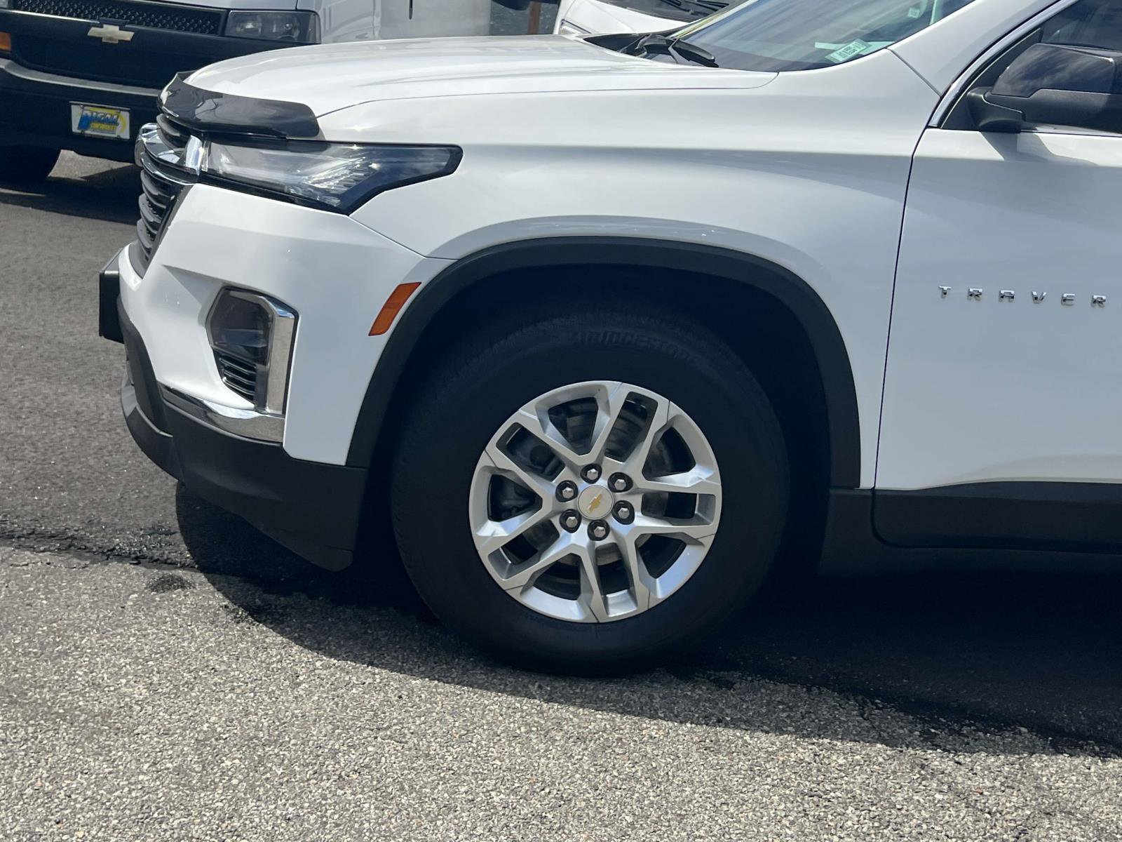 Used 2023 Chevrolet Traverse LS image 8