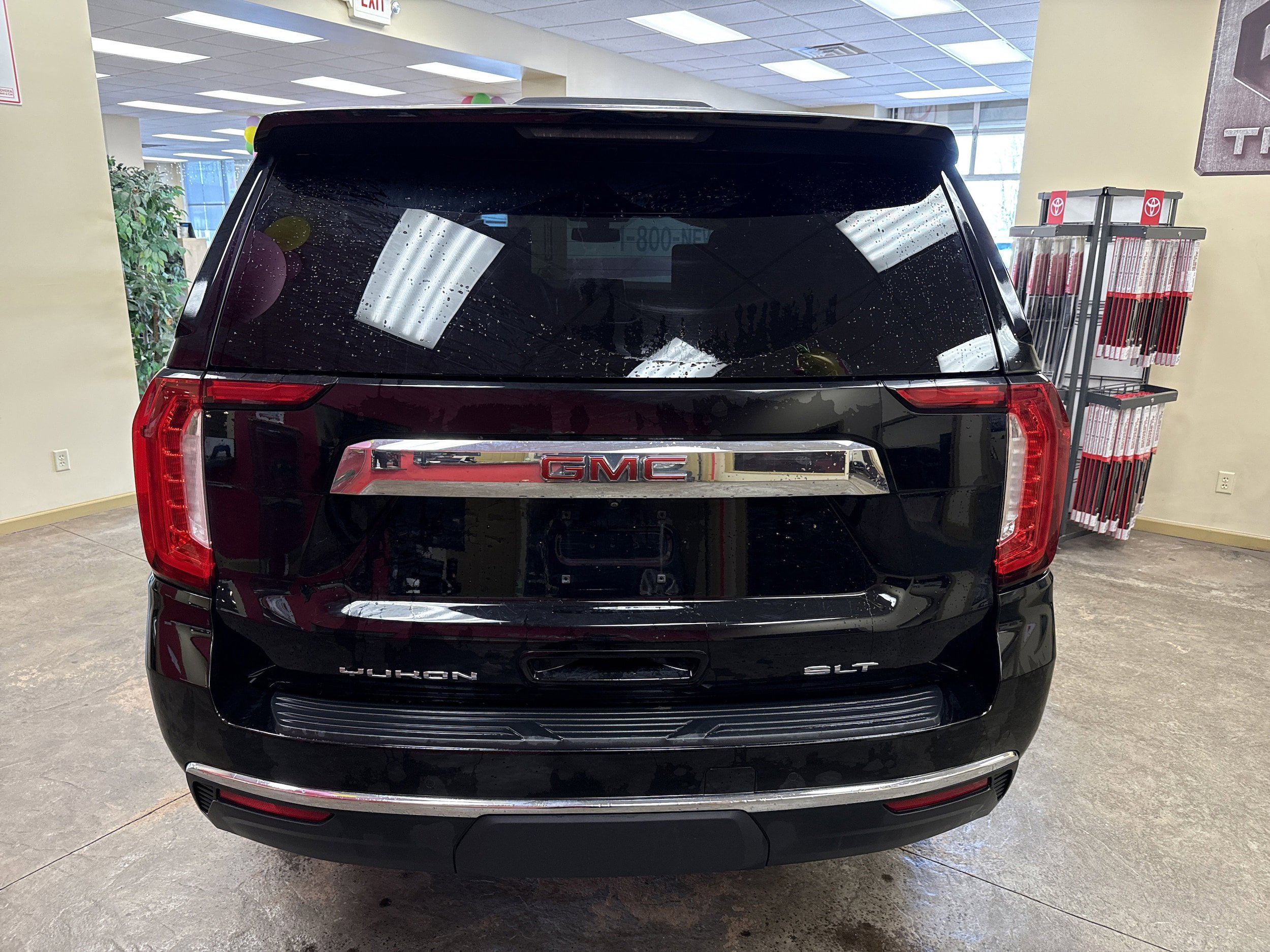 Used 2021 GMC Yukon SLT w/ SLT Luxury Plus Package AWD/4WD image 10