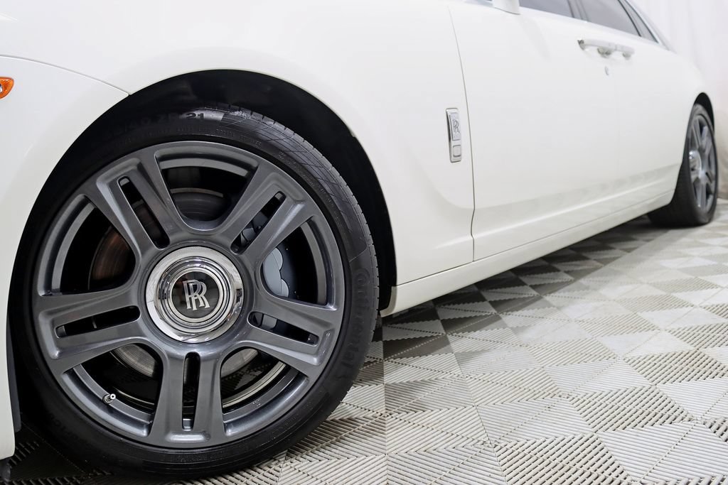 Used 2016 Rolls-Royce Ghost RWD image 4
