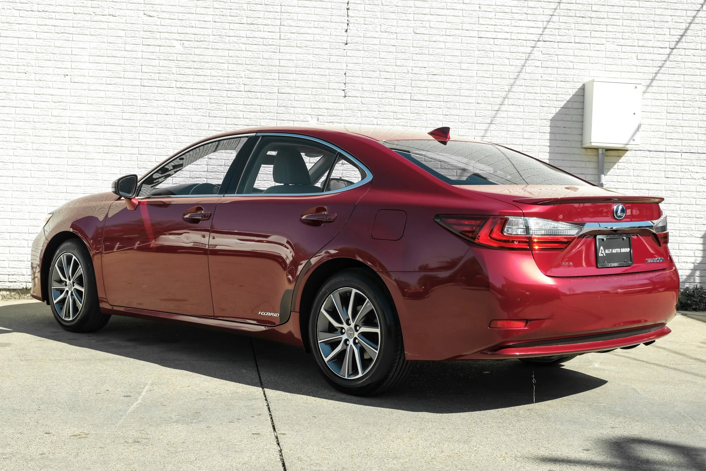 Used 2018 Lexus ES 300h w/ Luxury Package image 10