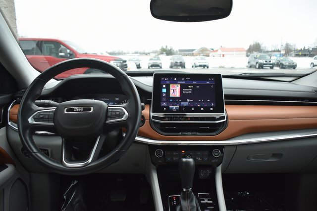 Used 2022 Jeep Compass Limited image 31