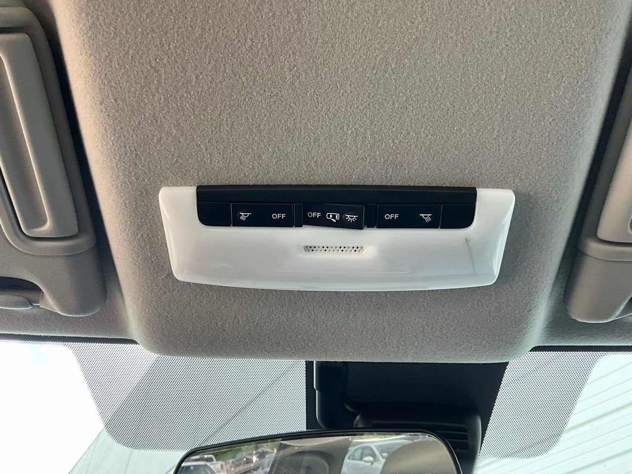 Used 2025 Nissan Versa SV image 16