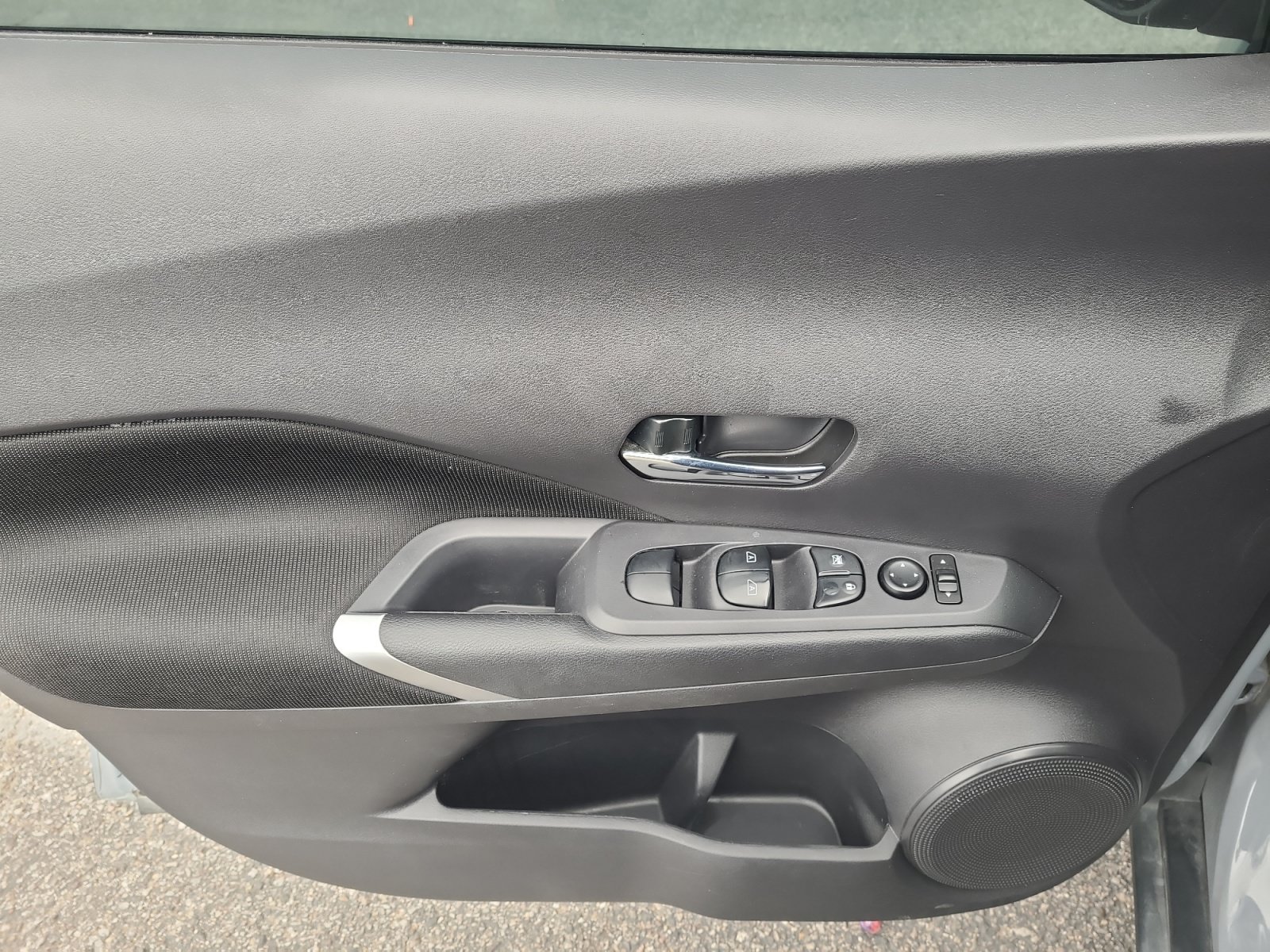 Used 2024 Nissan Kicks SV FWD image 14