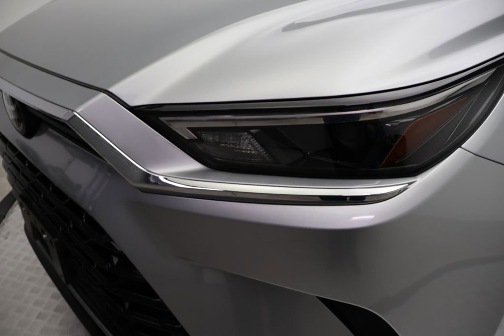 Certified 2025 Toyota Grand Highlander AWD image 3