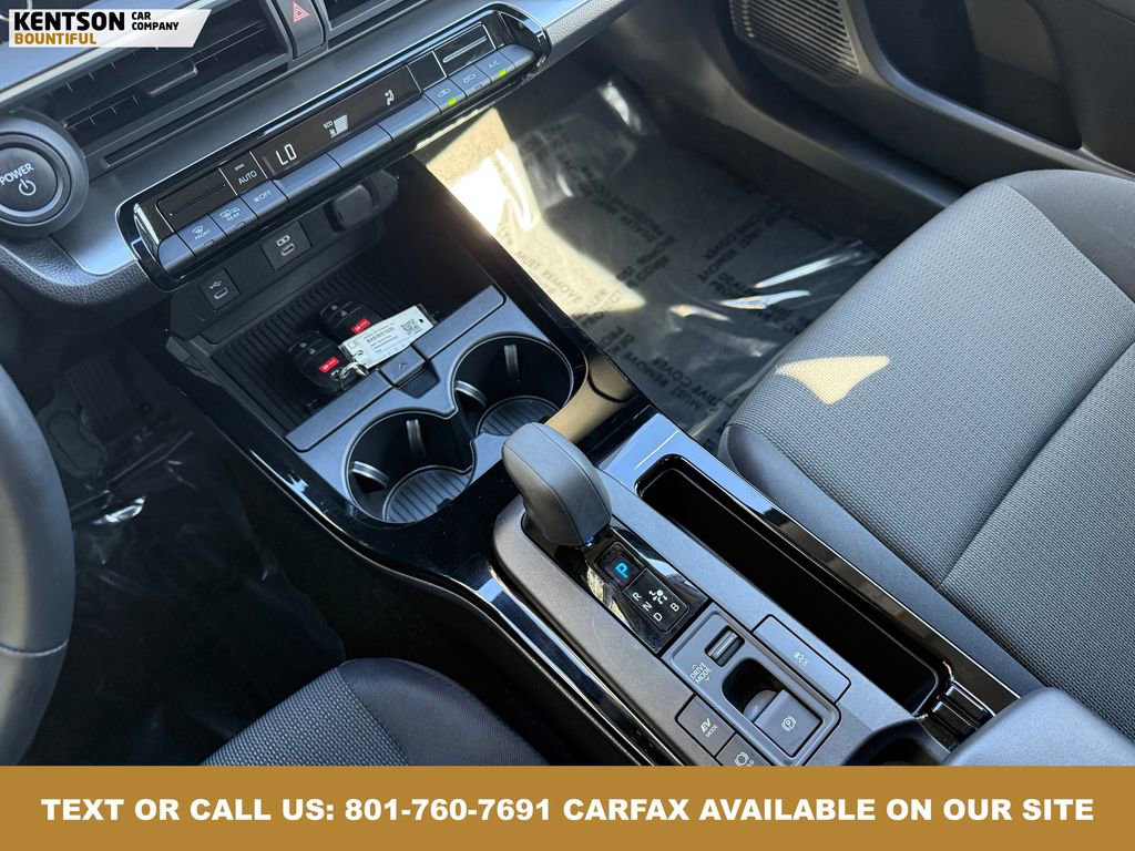 Used 2025 Toyota Prius LE image 24