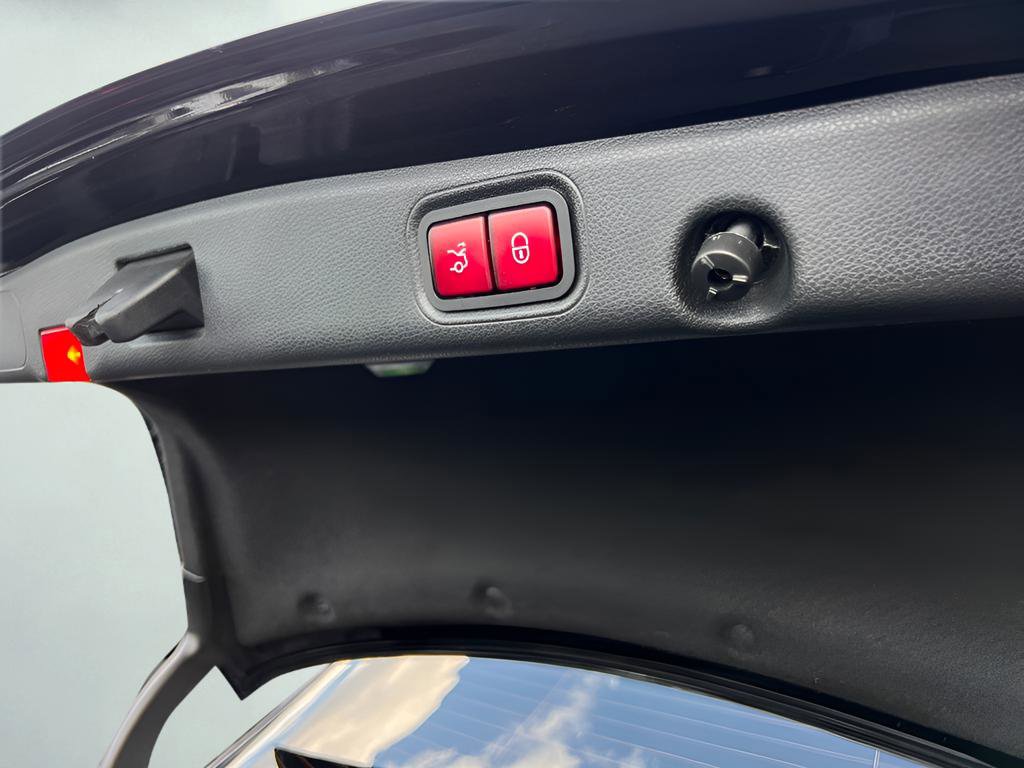 Used 2019 Mercedes-Benz E 300 image 24