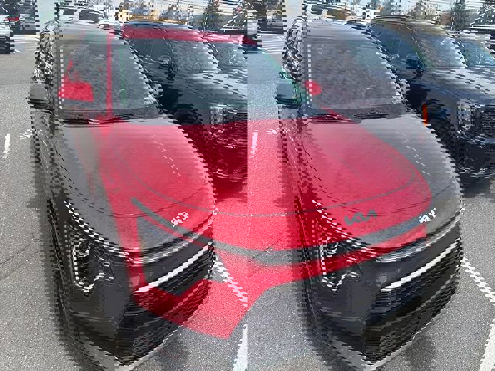 Used 2023 Kia Niro EX Touring image 2