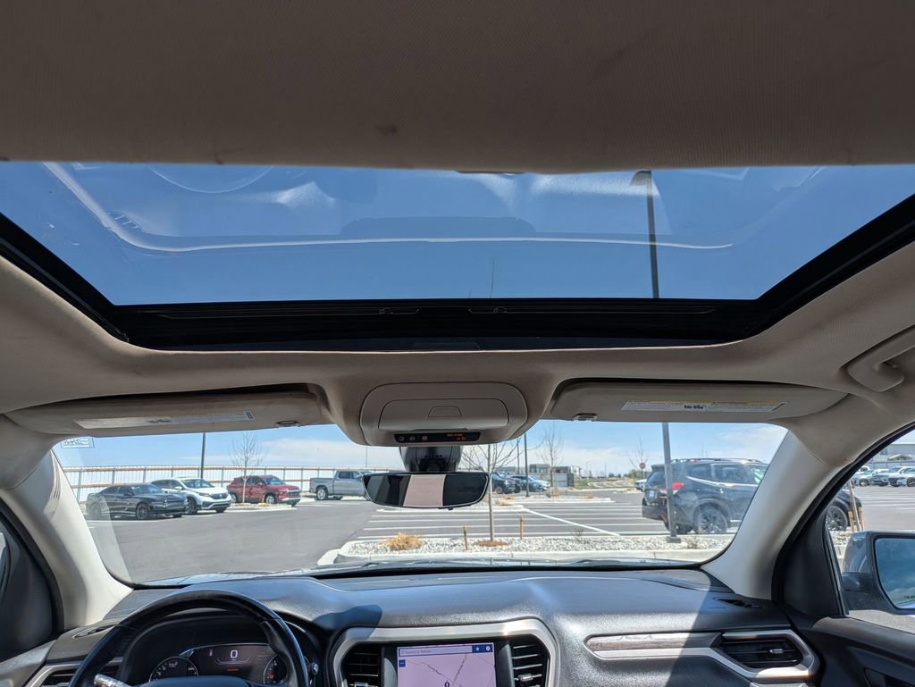 Used 2022 GMC Acadia Denali w/ Denali Ultimate Package image 16