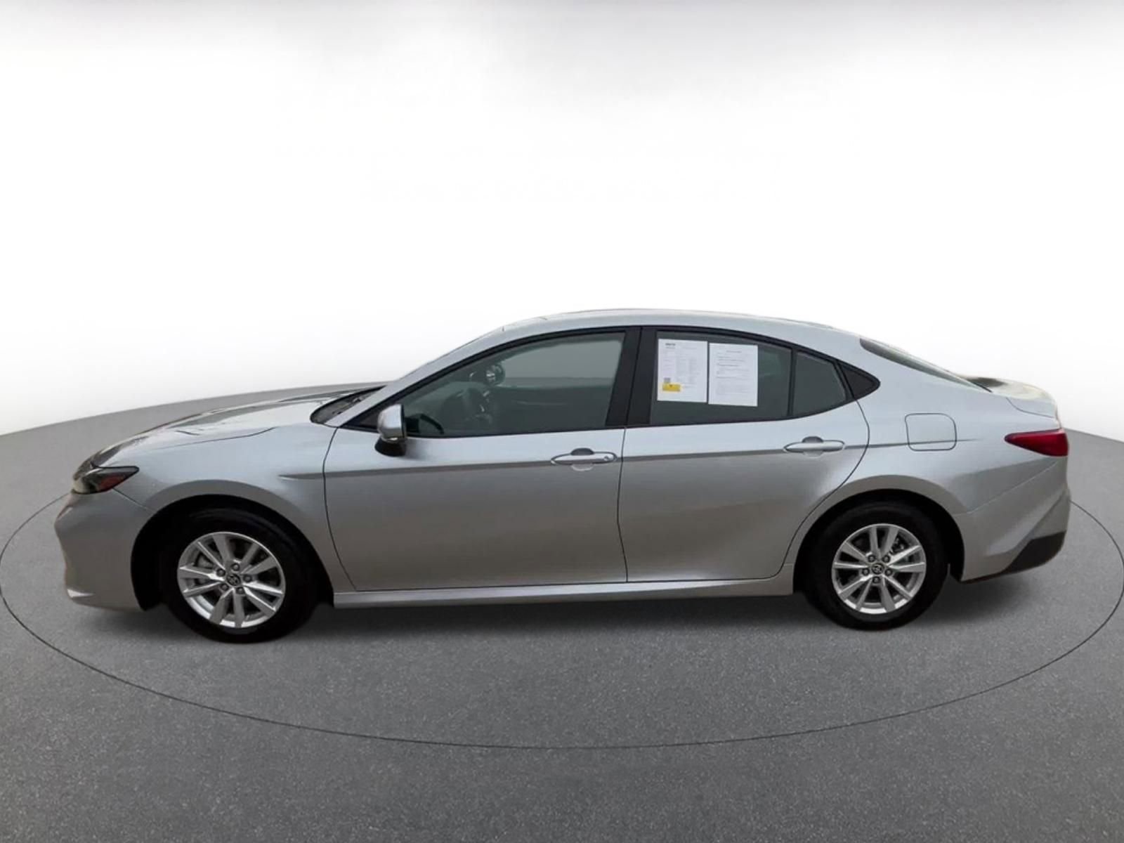 Used 2025 Toyota Camry LE image 9