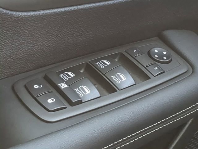 New 2025 Chrysler Pacifica Select image 24