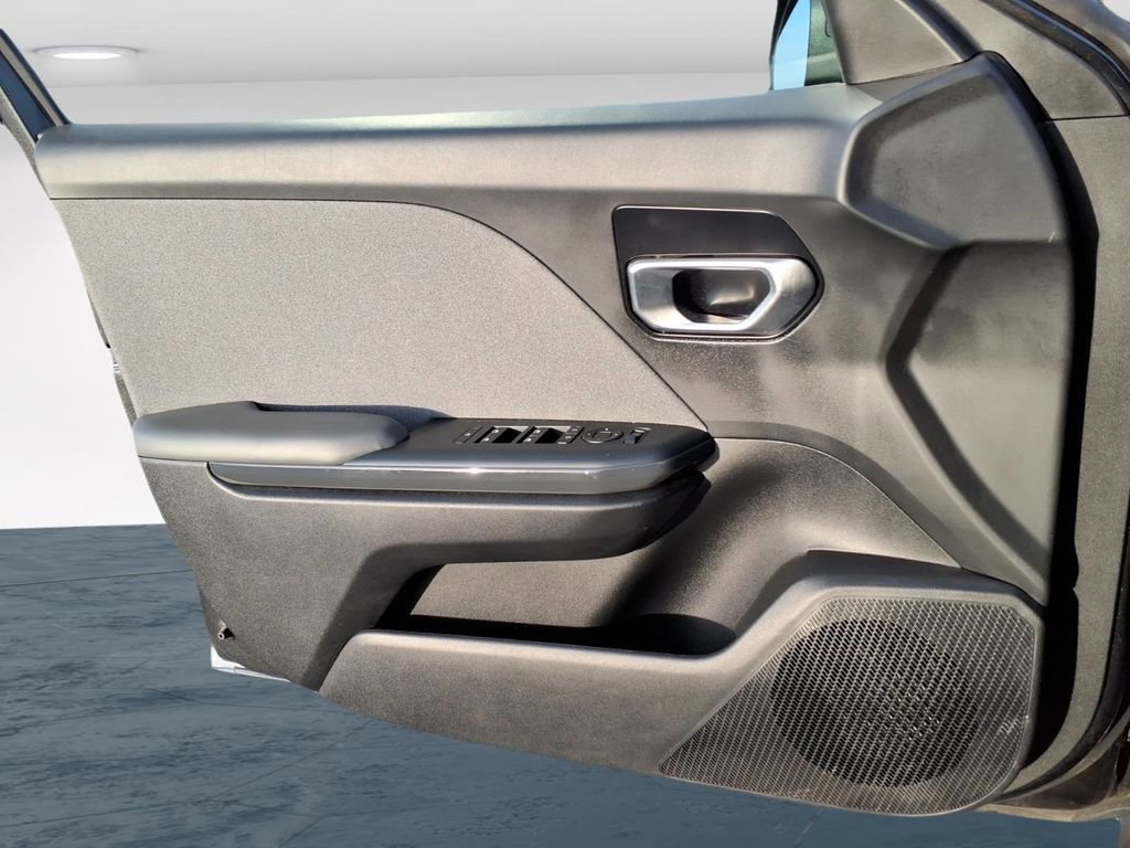 Used 2025 Kia K4 EX image 25