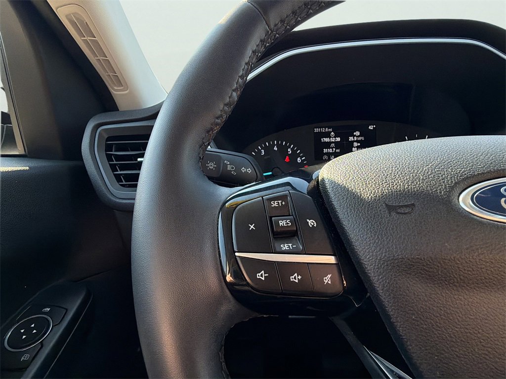 Used 2022 Ford Escape SE w/ SE Sport Appearance Package image 29