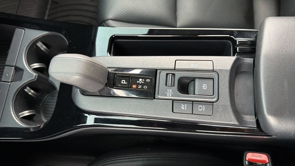 Used 2025 Toyota Prius LE FWD image 16