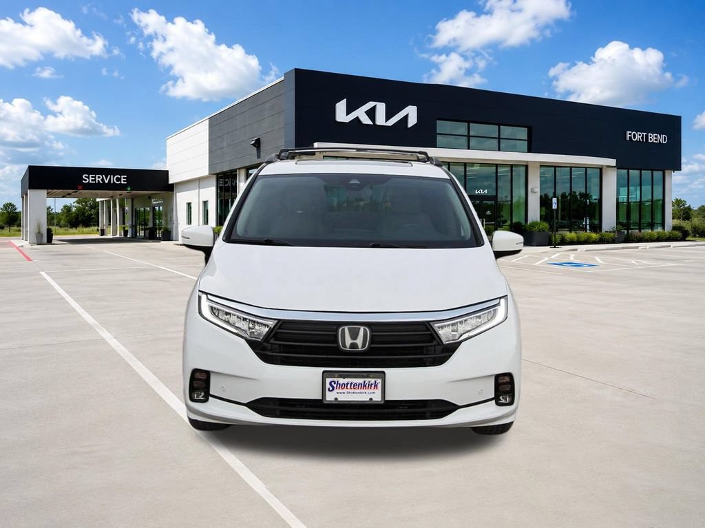 Used 2023 Honda Odyssey Elite image 2