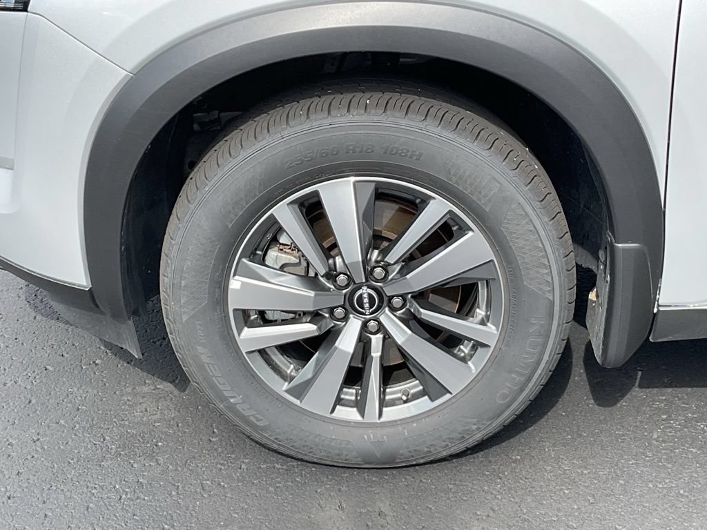 Used 2025 Nissan Pathfinder SL AWD/4WD image 9