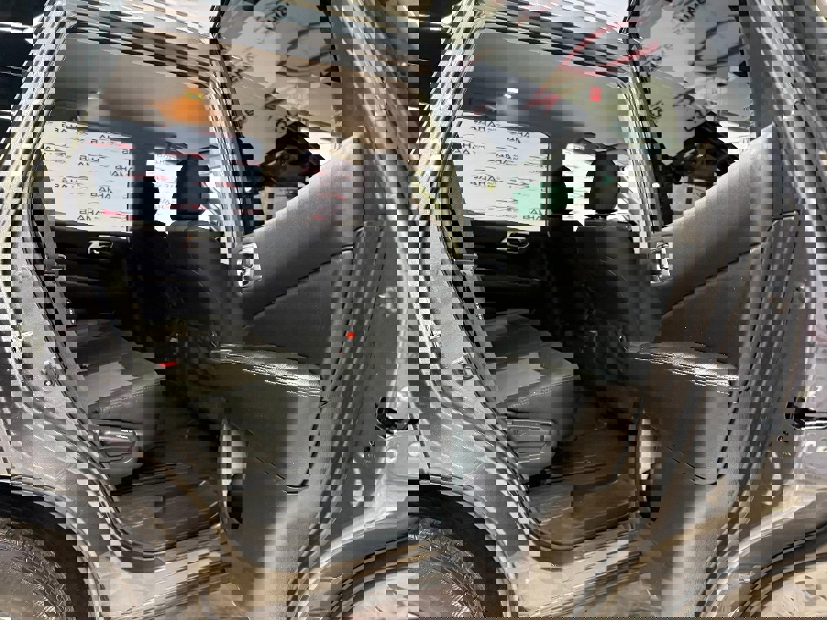 Used 2019 Nissan Pathfinder SV image 39