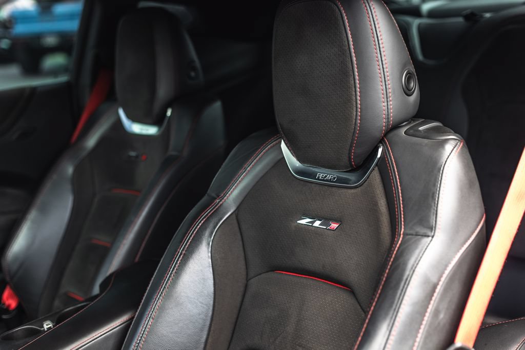 Used 2018 Chevrolet Camaro ZL1 RWD image 7
