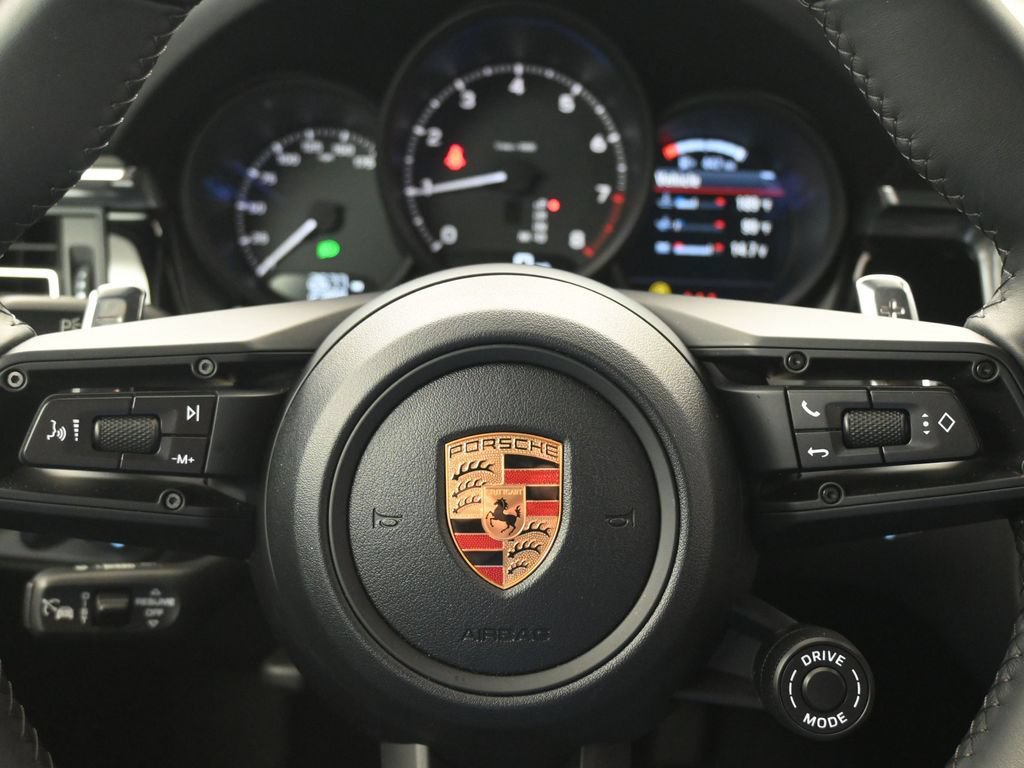 Certified 2026 Porsche Macan AWD/4WD image 19