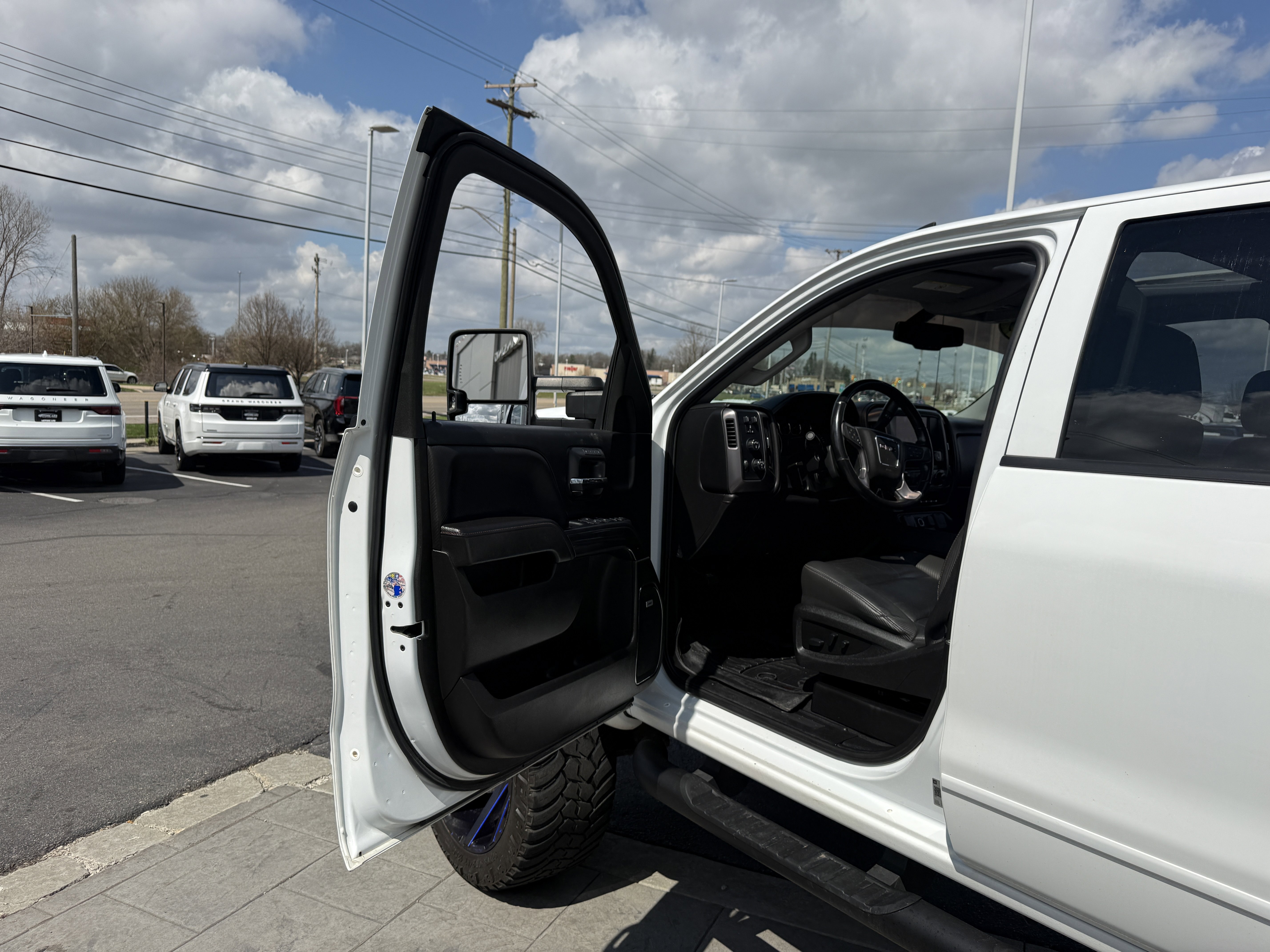 Used 2019 GMC Sierra 2500 SLT w/ All Terrain HD Package AWD/4WD image 11