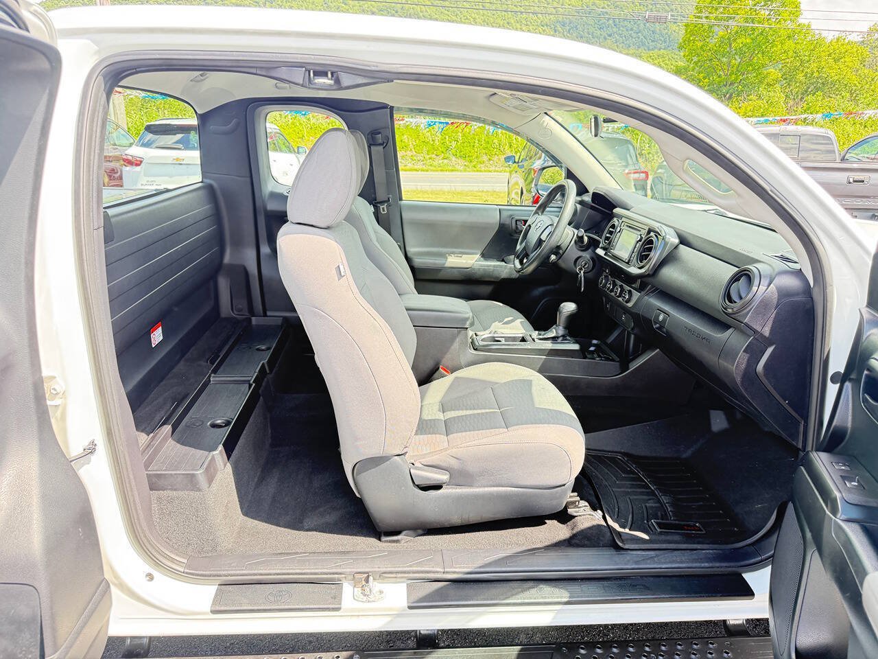 Used 2016 Toyota Tacoma SR AWD/4WD image 9