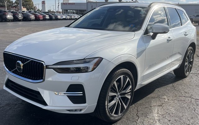 Used 2022 Volvo XC60 B5 Momentum w/ Climate Package image 4