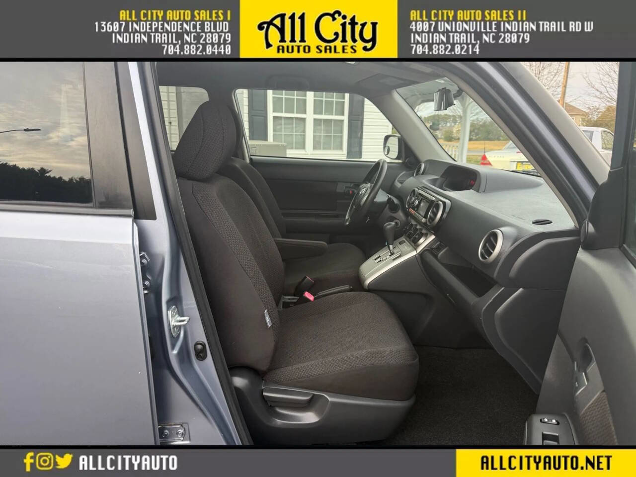 Used 2010 Scion xB FWD image 10
