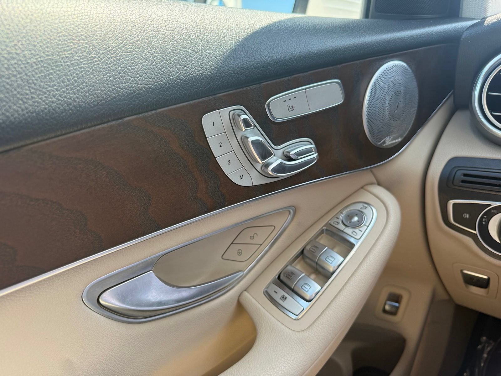 Used 2019 Mercedes-Benz GLC 300 4MATIC image 27