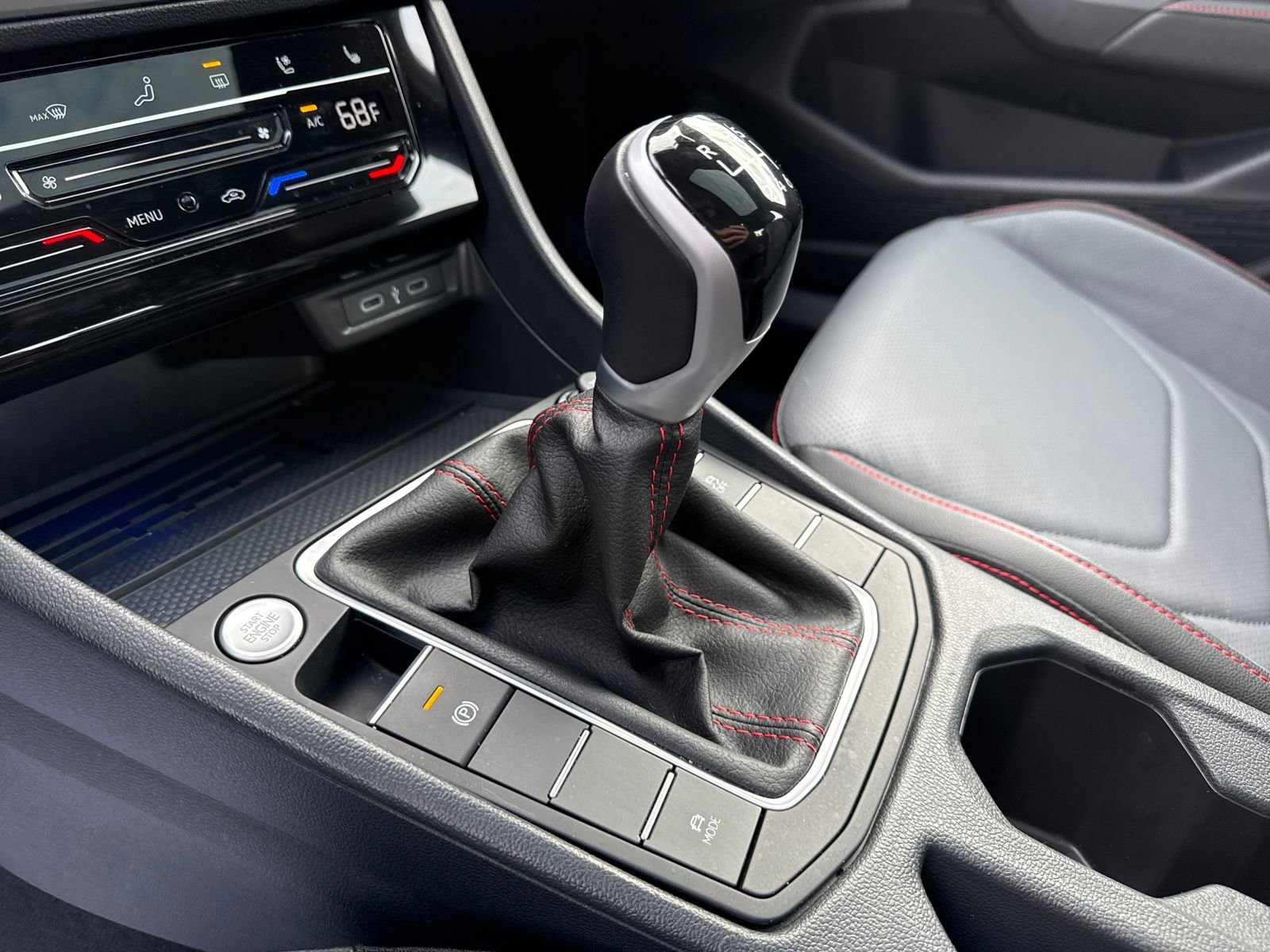 Certified 2025 Volkswagen Jetta GLI Autobahn w/ GLI Black Package image 38