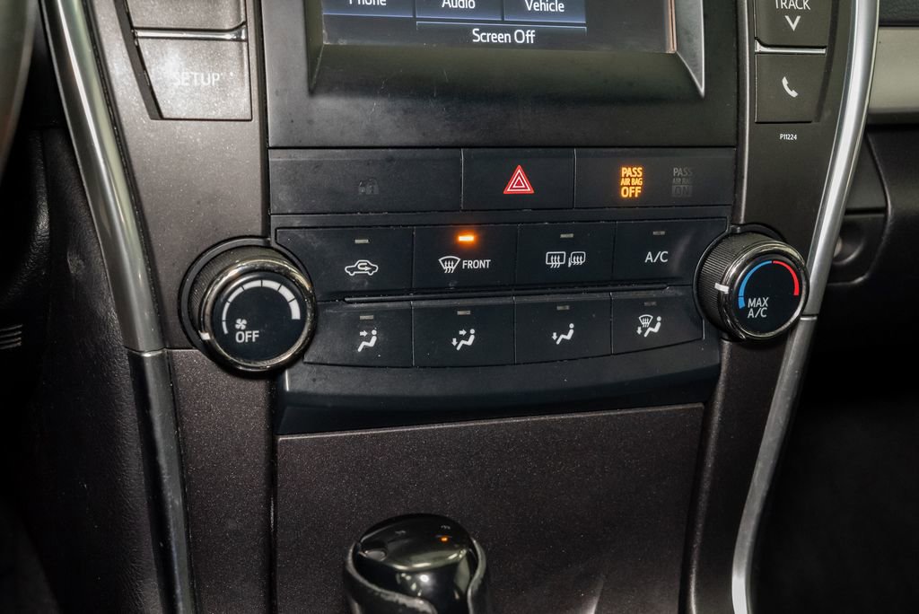 Used 2016 Toyota Camry SE image 16