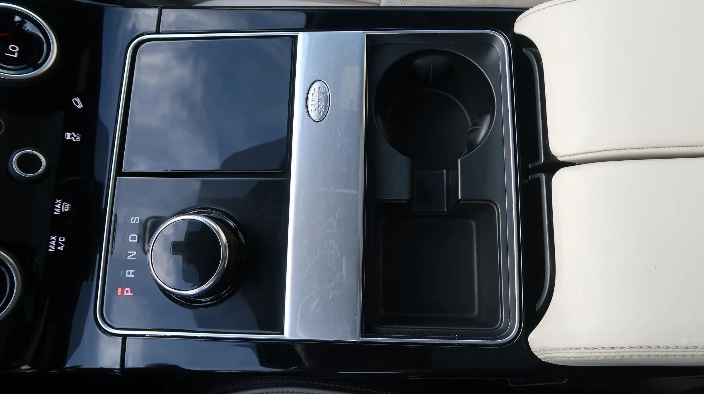 Used 2018 Land Rover Range Rover Velar image 32