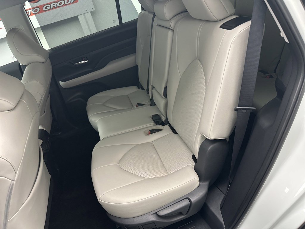 Used 2024 Toyota Grand Highlander XLE image 15
