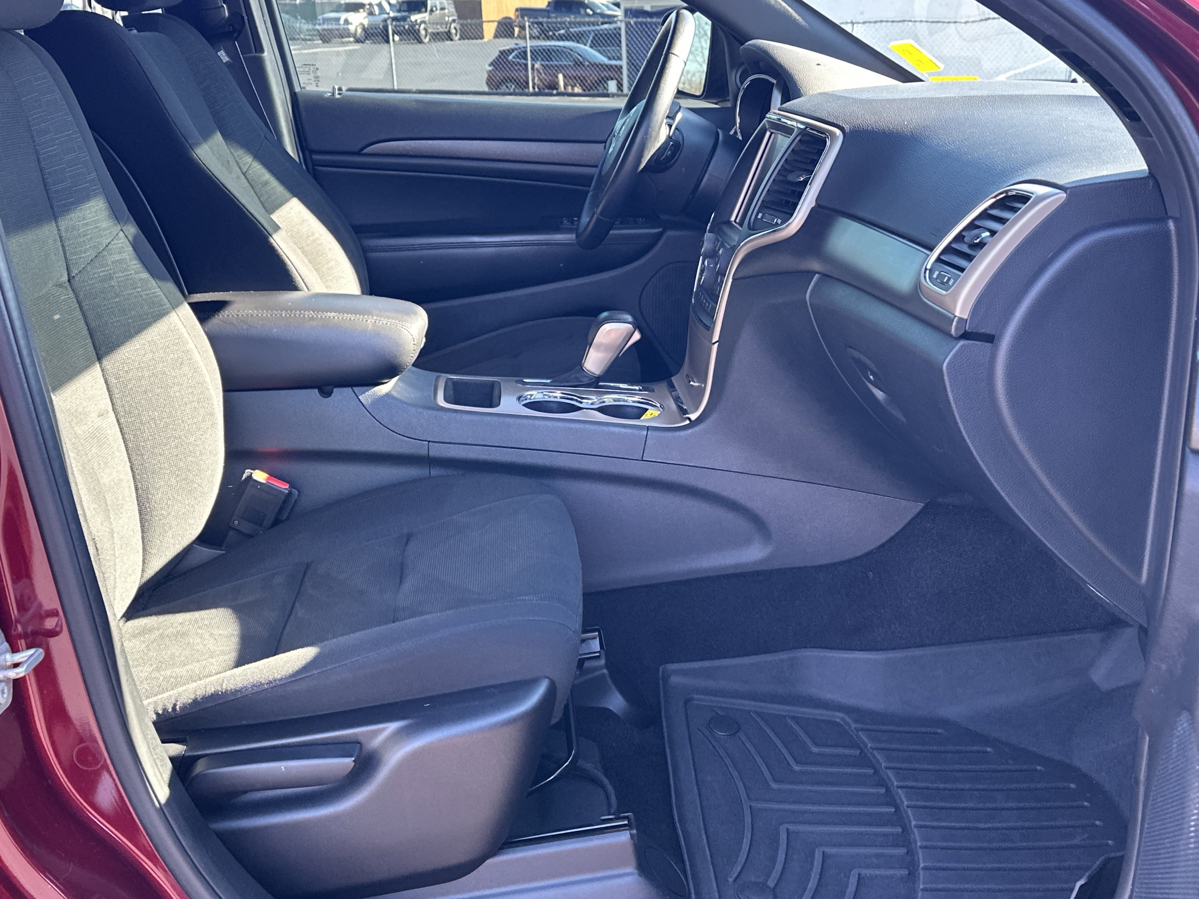 Used 2017 Jeep Grand Cherokee Laredo w/ Quick Order Package 23E image 12