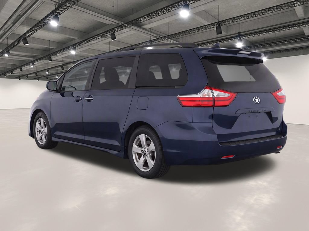 Used 2020 Toyota Sienna LE w/ LE Preferred Package FWD image 3