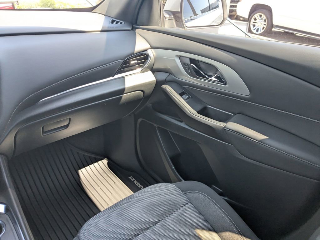 Certified 2022 Chevrolet Traverse LT w/ Midnight/Sport Edition FWD image 16
