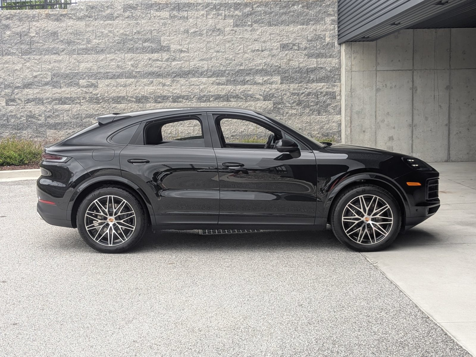 New 2026 Porsche Cayenne Coupe AWD/4WD image 8