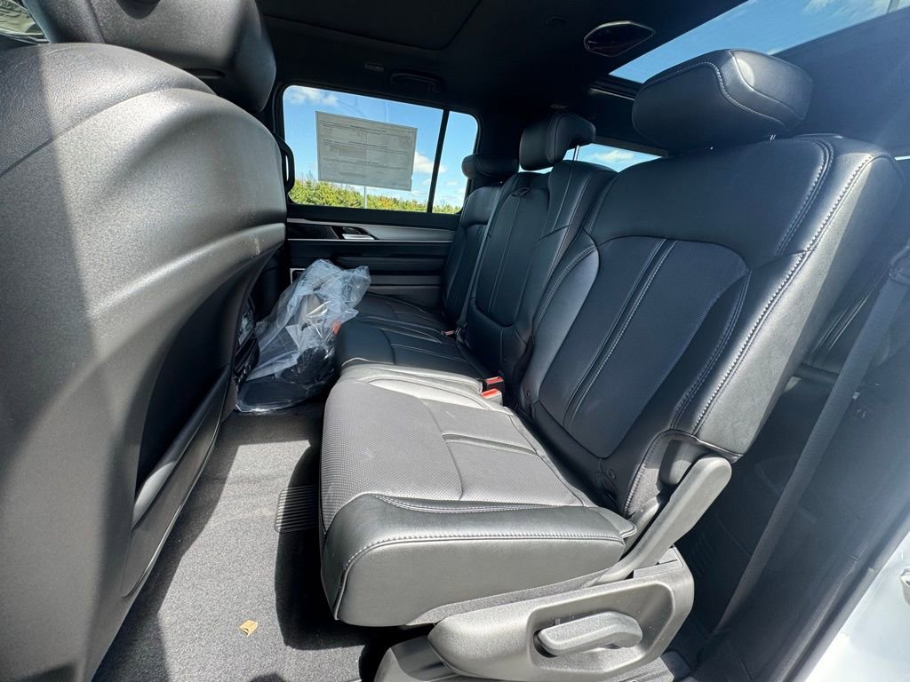 New 2026 Jeep Grand Wagoneer L Limited AWD/4WD image 19