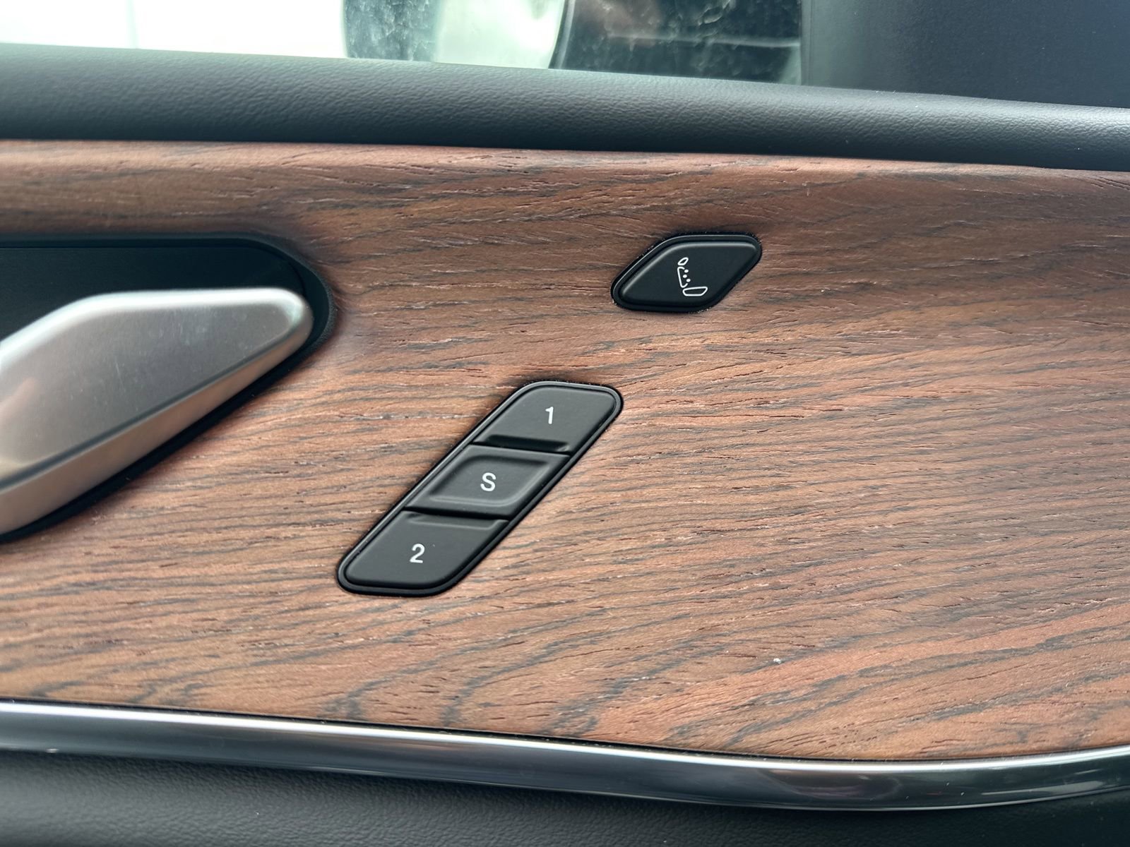 Used 2024 Jeep Grand Cherokee Summit w/ Luxury Tech Group V image 18