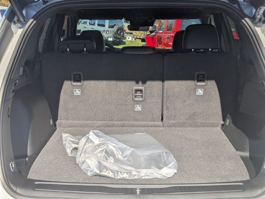 New 2025 Jeep Grand Cherokee Limited w/ Black Appearance Package image 32