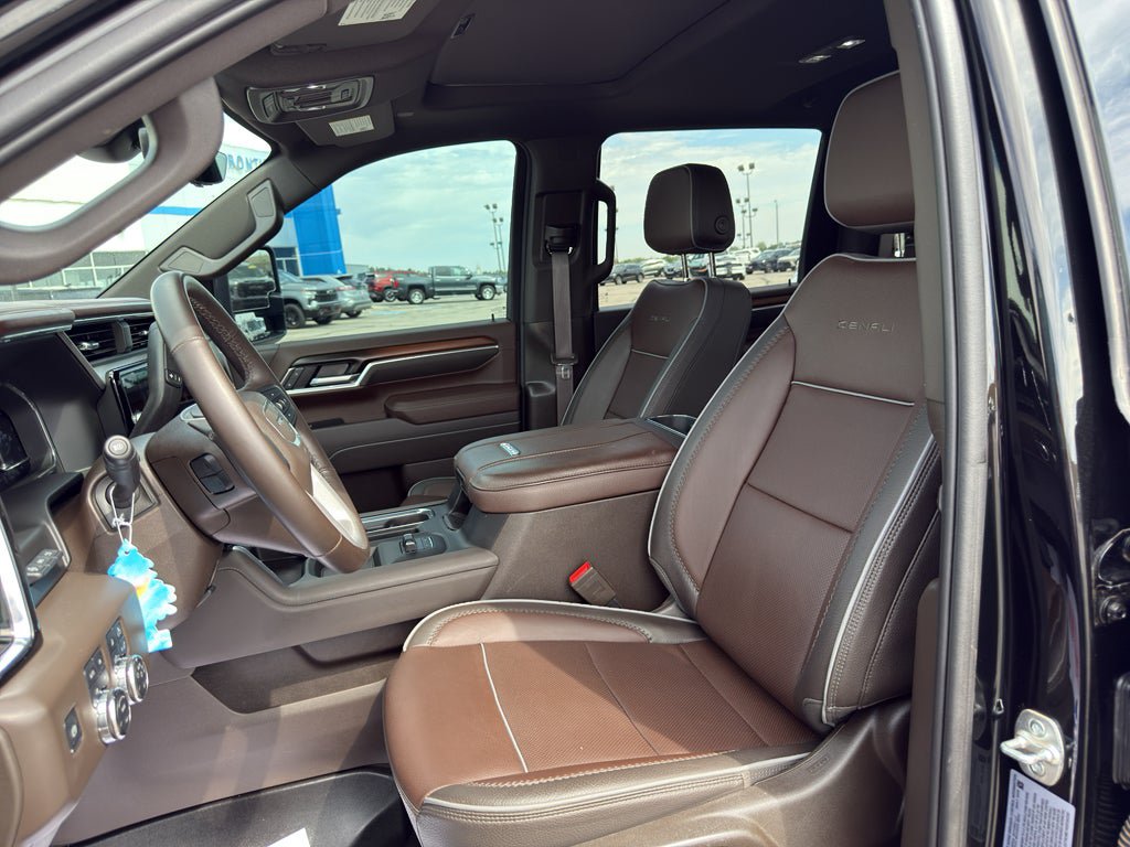 Certified 2025 GMC Sierra 3500 Denali w/ Denali Reserve Package AWD/4WD image 11