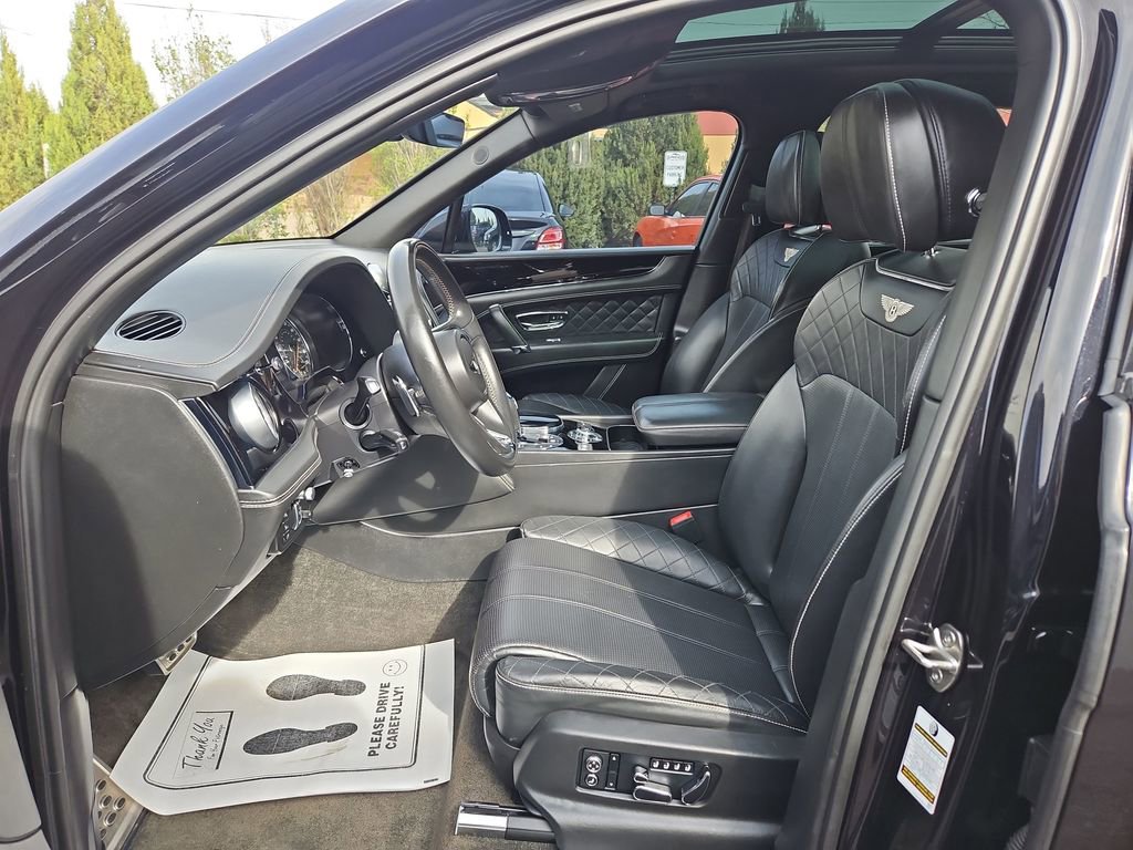 Used 2017 Bentley Bentayga image 9