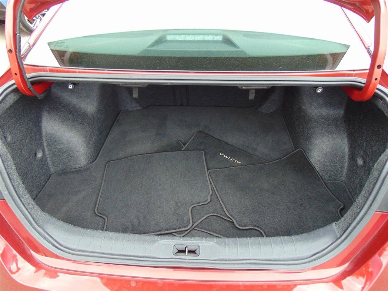 Used 2024 Nissan Altima 2.5 SV FWD image 10