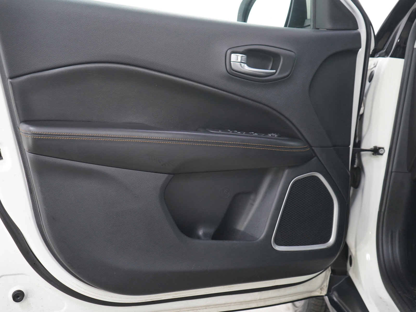 Used 2020 Jeep Compass Limited AWD/4WD image 16