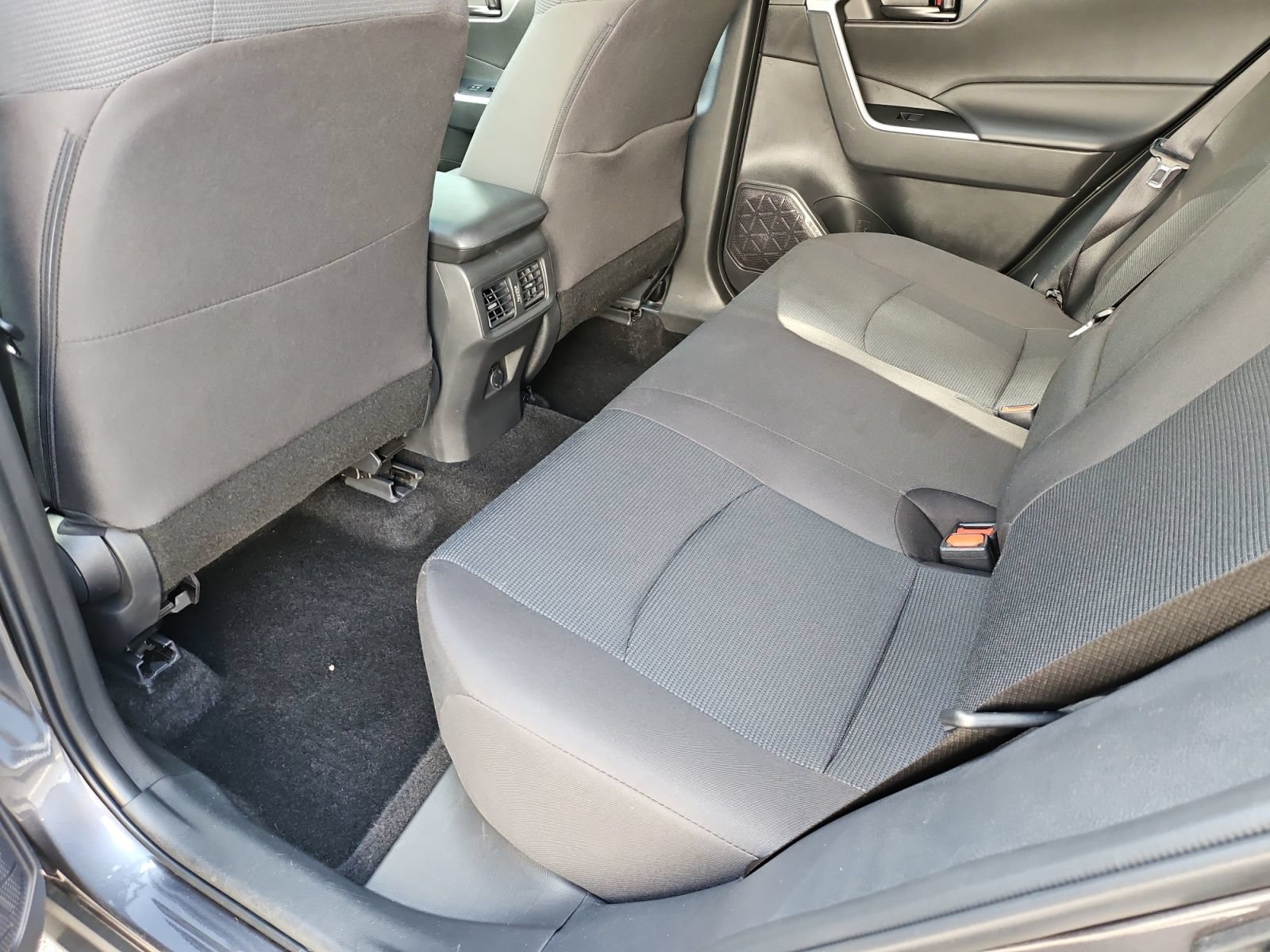 Used 2025 Toyota RAV4 LE AWD/4WD image 33