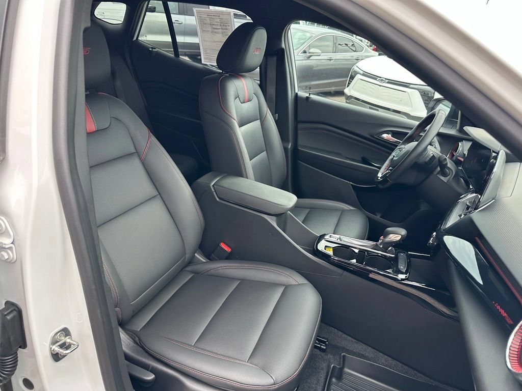 Used 2024 Chevrolet Trax RS w/ Driver Confidence Package FWD image 28