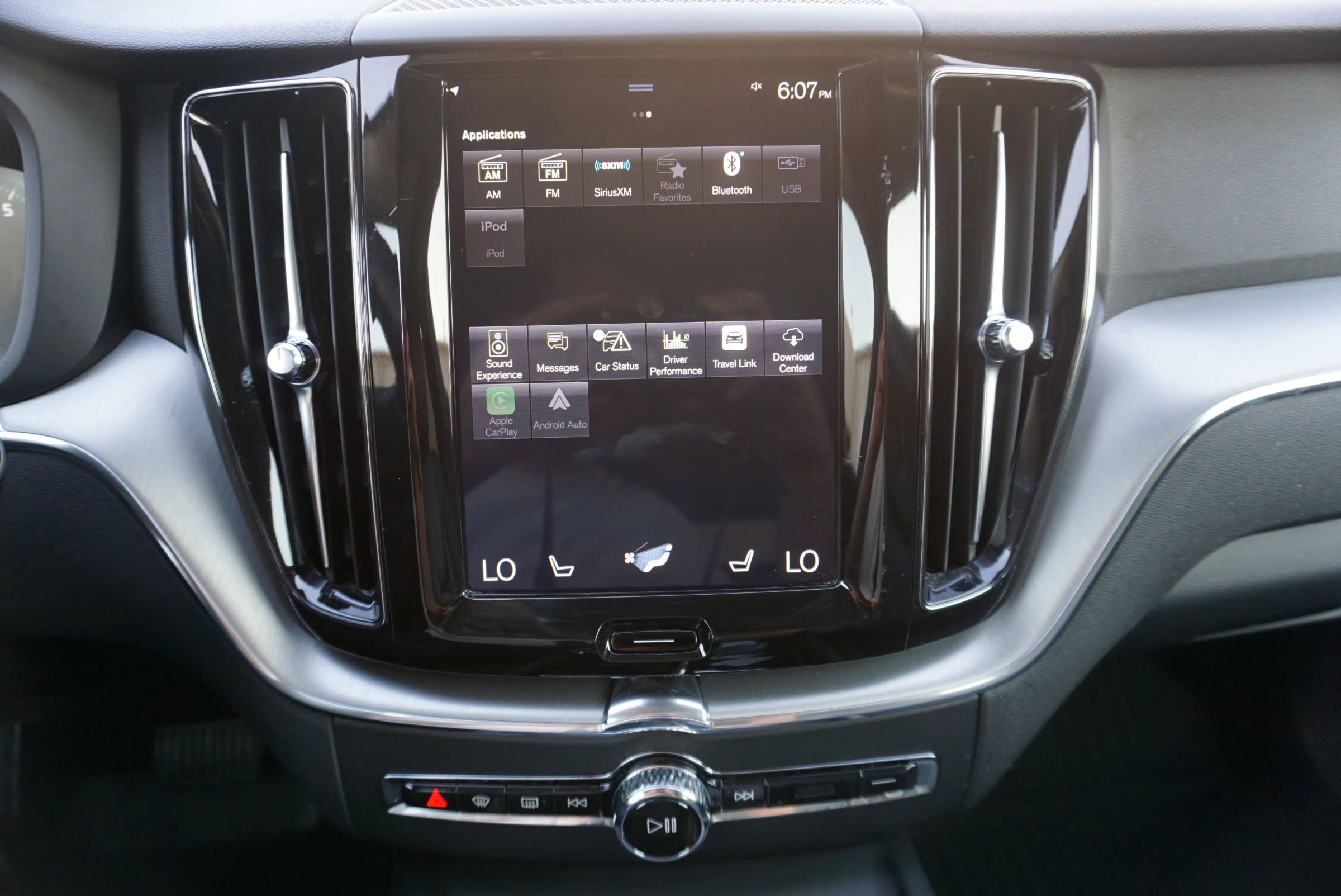Used 2019 Volvo XC60 T5 Momentum w/ Multimedia Package image 25