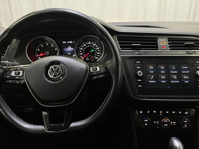 Used 2018 Volkswagen Tiguan SEL AWD/4WD image 21