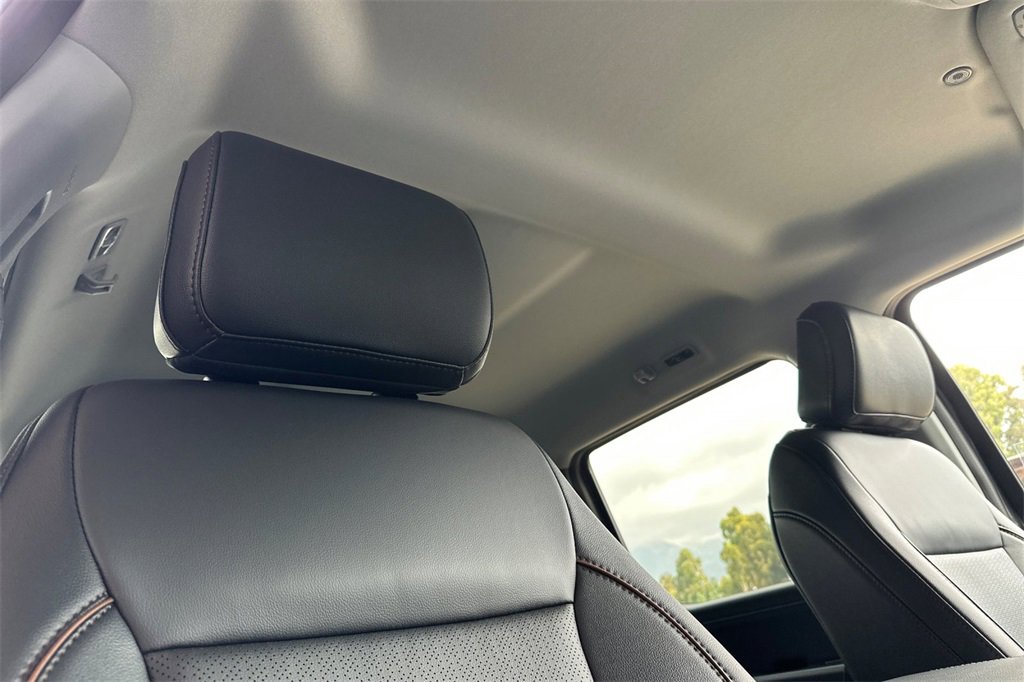 New 2025 Ford F250 Lariat w/ Black Appearance Package image 13