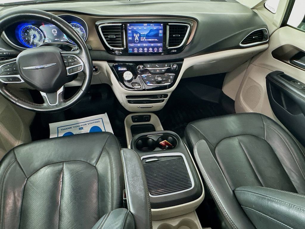 Used 2019 Chrysler Pacifica Touring-L Plus w/ Tire & Wheel Group image 27
