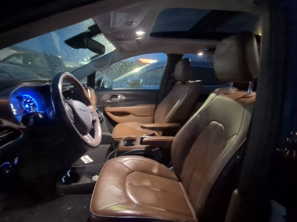 Used 2018 Chrysler Pacifica Limited w/ Tire & Wheel Group image 6